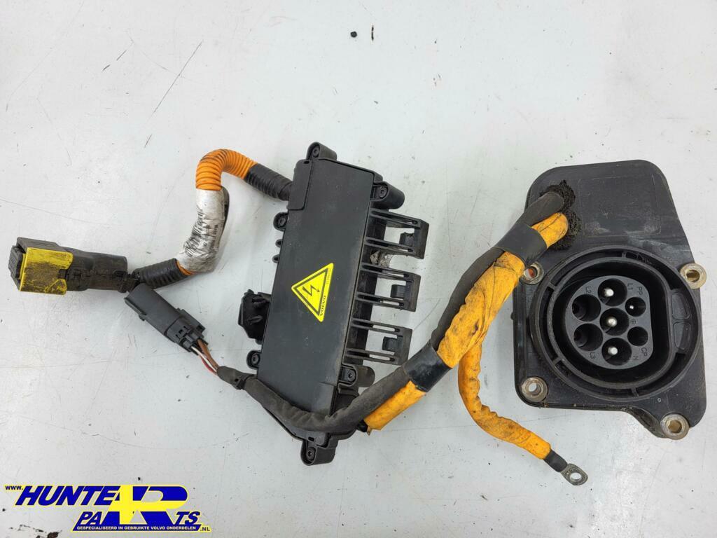 Oplaadpunt hybride origineel Volvo V60 I ('10-'18) 31343541, Auto-onderdelen, Elektronica en Kabels, Gebruikt, Ophalen of Verzenden