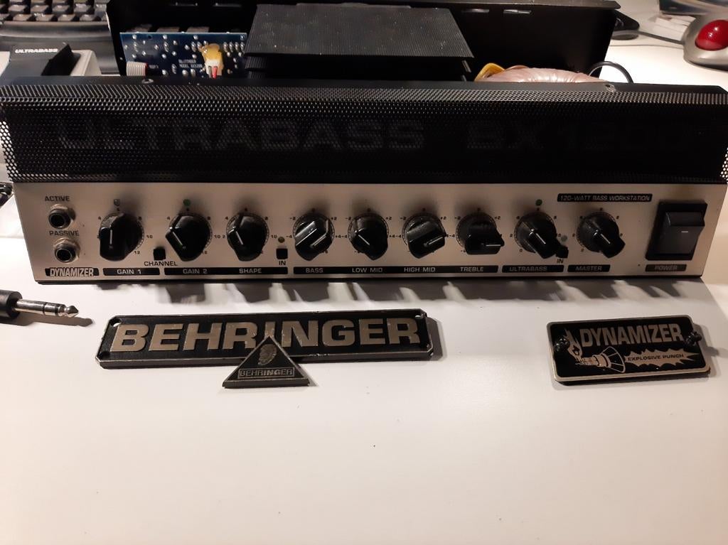 Behringer BX1200 versterker + 120w 12 inch  alucone speaker, Muziek en Instrumenten, Ophalen of Verzenden, Zo goed als nieuw