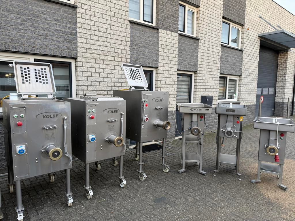 Slagerij gehaktmolen mengmachine stopbus lintzaag snijtafel