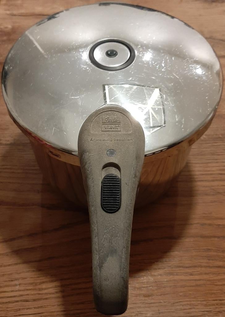 🍲Preloved: Fissler vitavit snelkookpan - 6 Liter🏷️€32,50-, Huis en Inrichting, Kookpan of Snelkookpan, Gebruikt, Keramische plaat