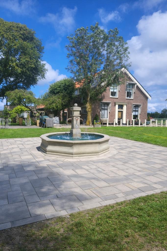 Franse dorpsfontein, Ophalen, Nieuw, Beton, Fontein