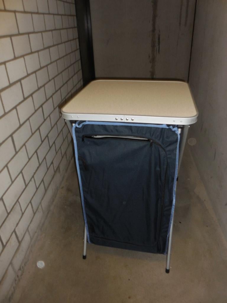 Campingkast inklapbaar 3 vaks met MDF blad en alu rand/ 6kg., Ophalen, Zo goed als nieuw