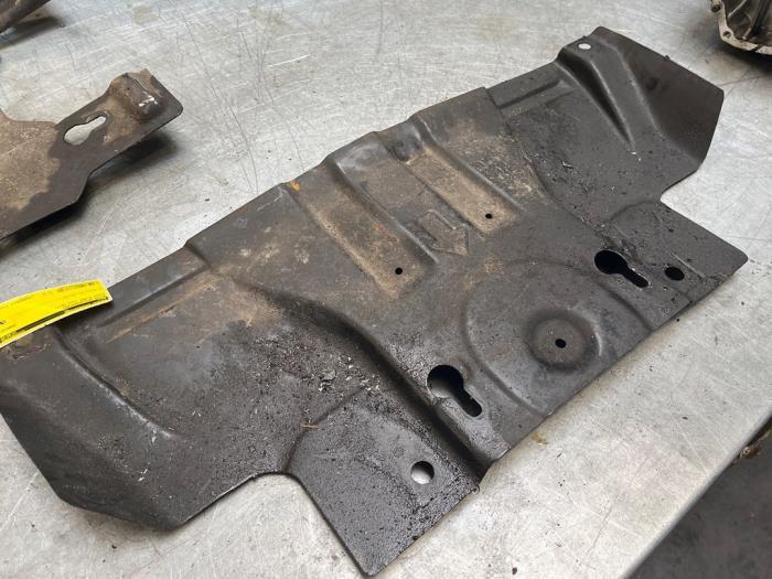 Motor Beschermplaat van een Isuzu D-MAX, Gebruikt, -, Overige automerken, -