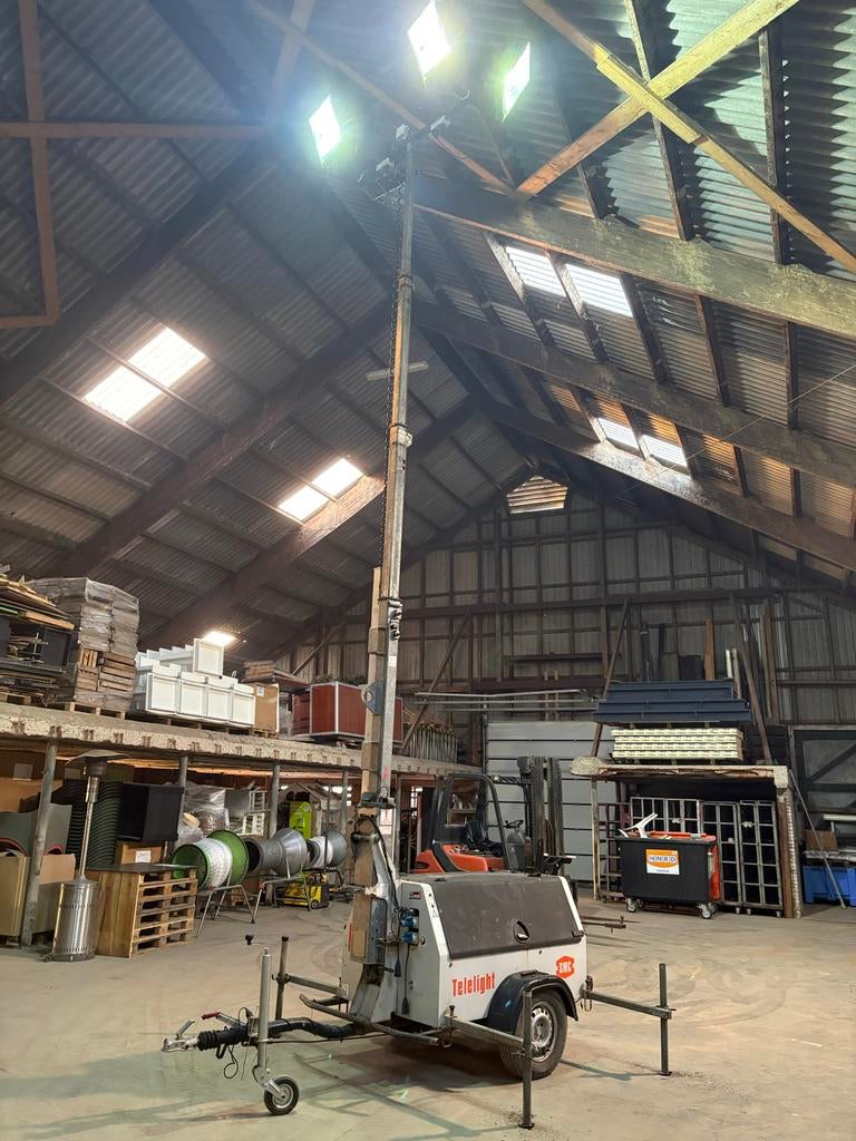 Mobiele aggregaat met telescoop lichtmast 4 x 1000w, Ophalen, Gebruikt, Met statief, Lamp met armatuur