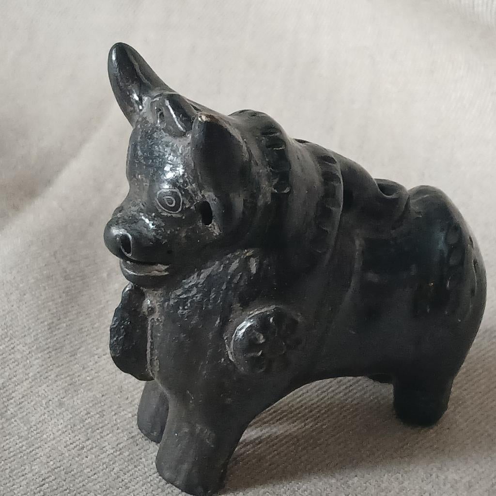 Aardewerk beeldje: Rund, beest, dier, koe, stier, Ophalen of Verzenden