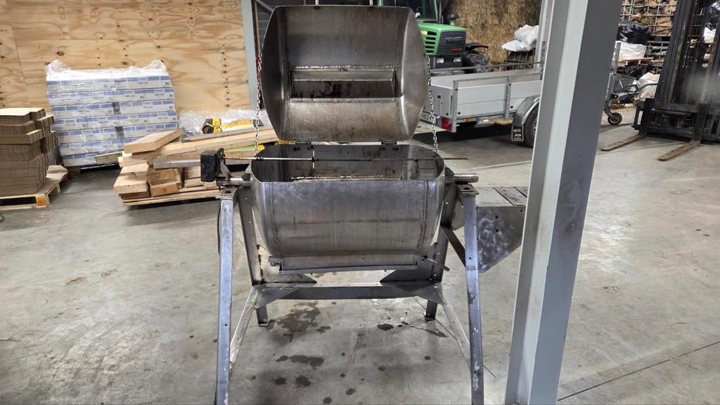 Grote rvs bbq met spit, Ophalen