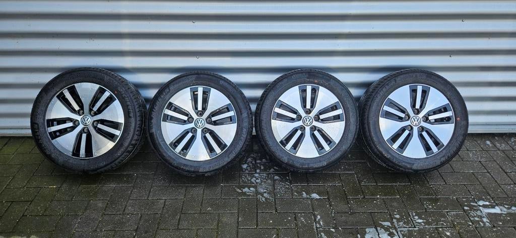 Origineel set VW 16 inch wielen met nieuwe michelin banden, Ophalen, 16 inch, Banden en Velgen, Nieuw