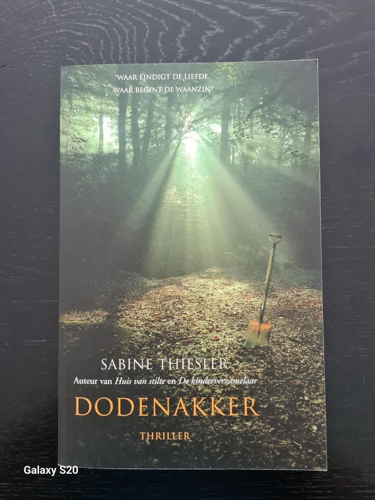 Sabine Thiesler - Dodenakker, Boeken, Thrillers, Zo goed als nieuw, Ophalen of Verzenden
