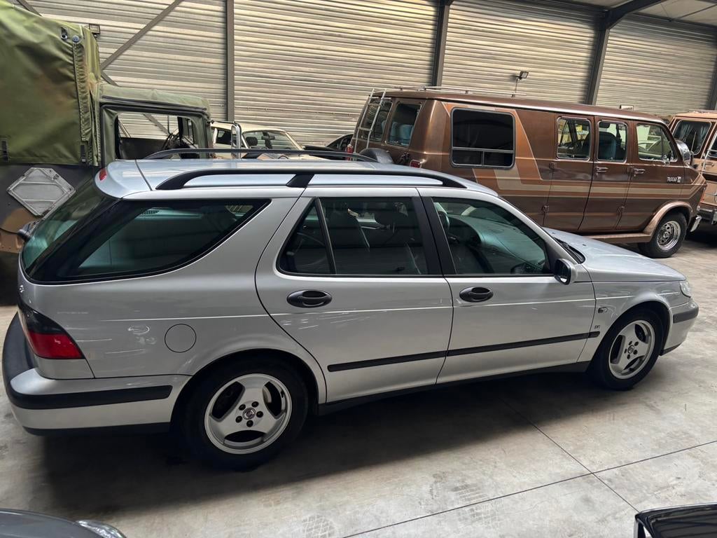Supermooie Saab 9-5 Station van 1e eigenaar!!, Auto's, Voorwielaandrijving, Zwart, 4 cilinders, 2300 cc