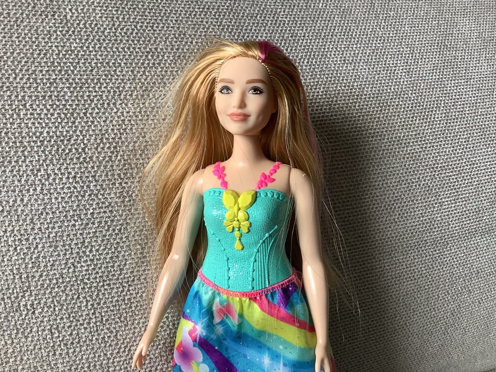 Rainbow Barbie met roze haarstreep, Ophalen of Verzenden, Zo goed als nieuw, Barbie