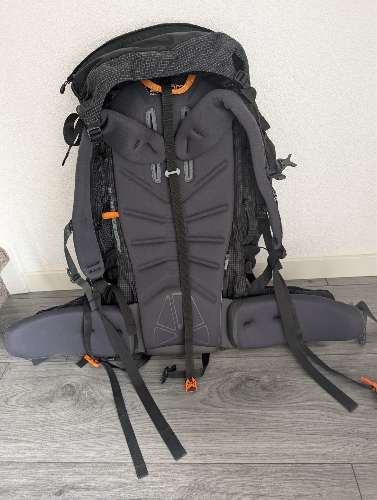 Lowe Alpine Cerro Torre 65-85 liter backpack, 40 tot 60 cm, Gebruikt, Zwart, 55 tot 75 cm