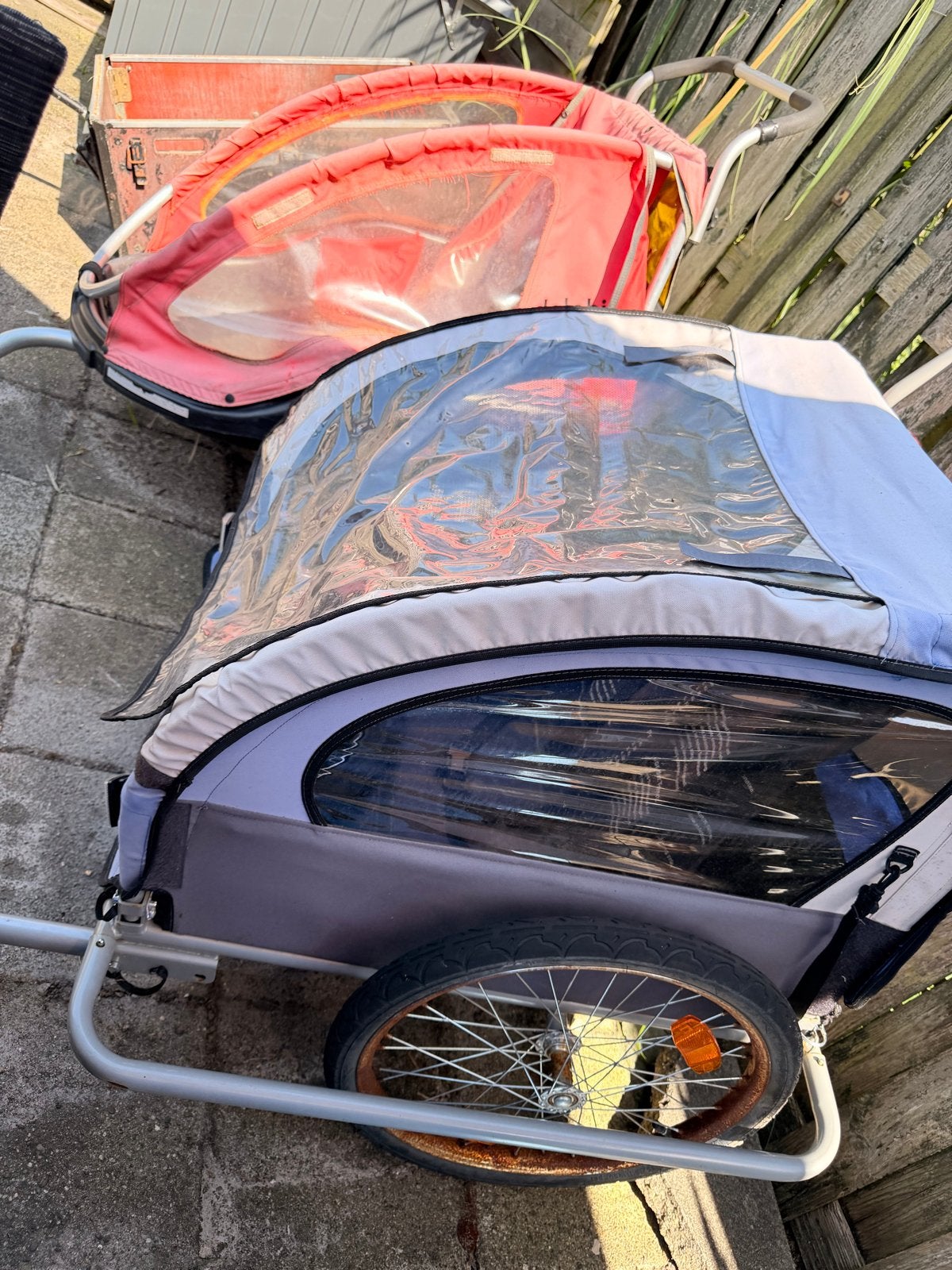 2 fietskarren (rood en blauw) - samen te koop, Ophalen, Gebruikt, Kinderkar