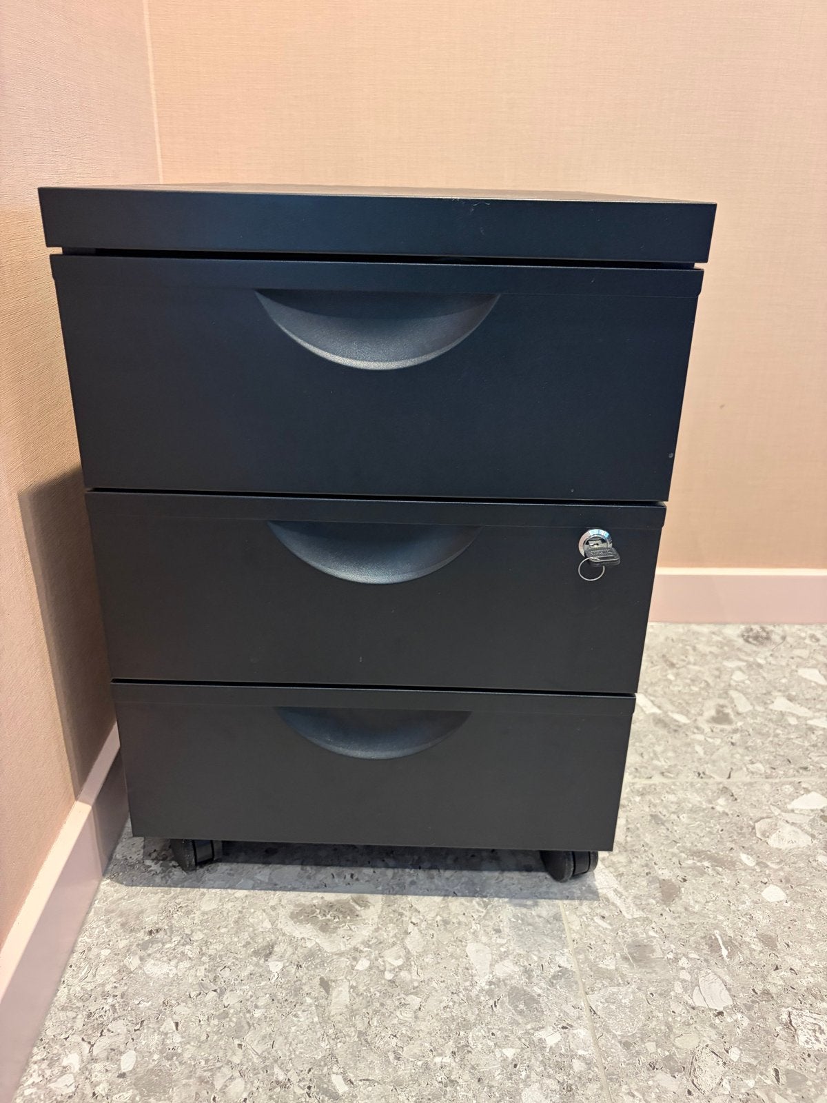 Foto 3 van IKEA Ladeblok / Ladekast / Bureaukast met wielen en slot
