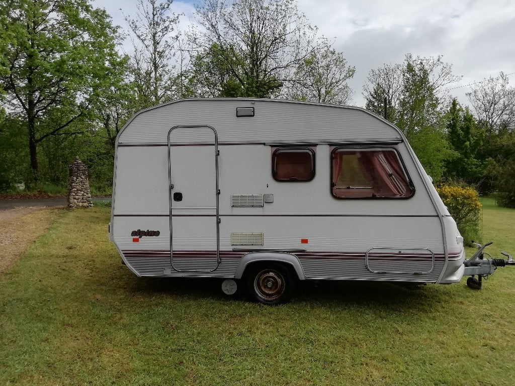 SPRITE Alpine caravan met voortent en luifel in Dordogne, Caravans en Kamperen, Tot en met 2, Luifel, Particulier, 500 - 750 kg