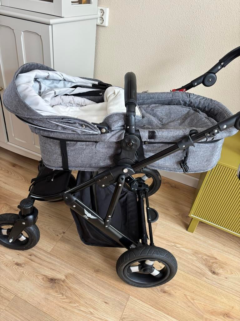 TEAB Grijze kinderwagen Sleeworld met regenhoes, Kinderen en Baby's, Kinderwagens en Combinaties, Gebruikt, Met reiswieg, Ophalen