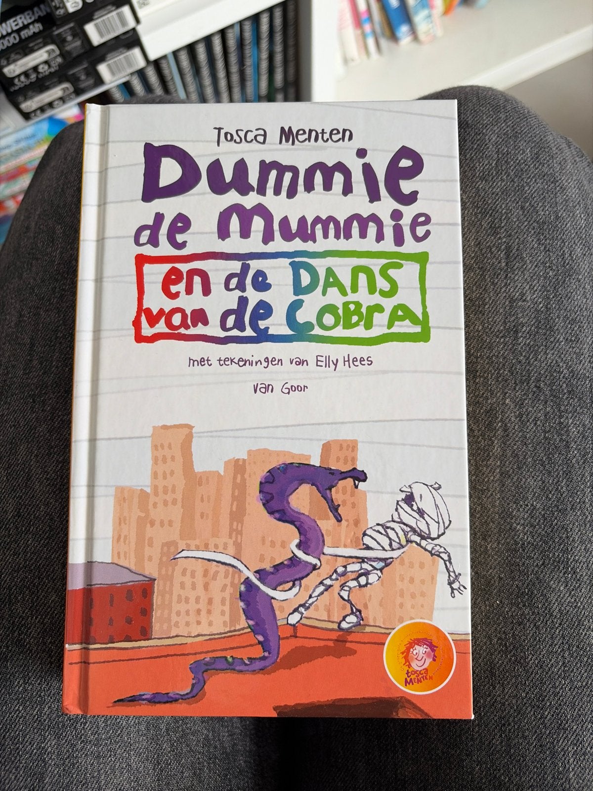 Dummie de Mummie en de Dans van de Cobra - Tosca Menten, Ophalen of Verzenden, Zo goed als nieuw, Fictie