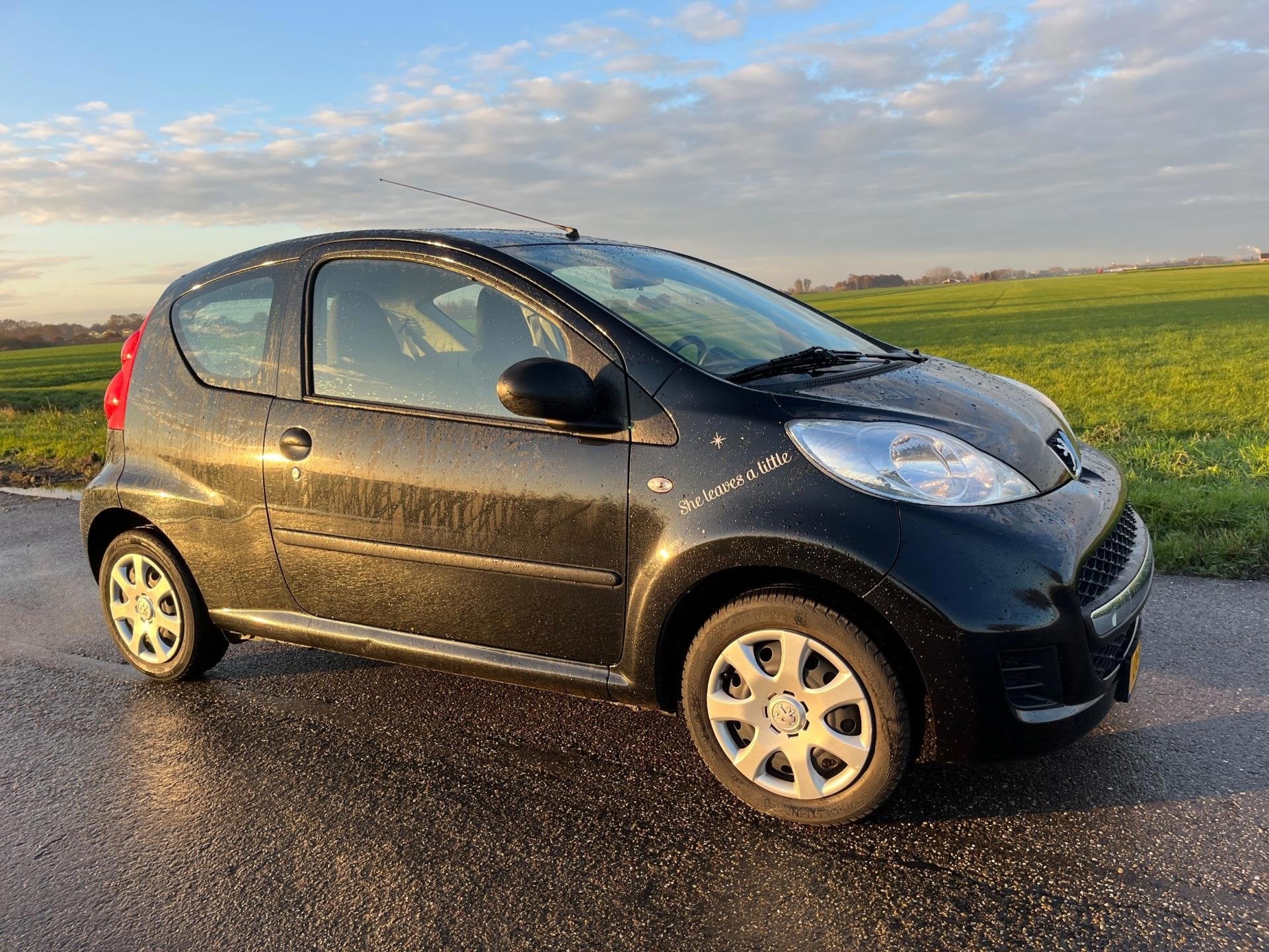 Peugeot 107 1.0-12V XR / 110.000km nap 2010 nwe apk!, Voorwielaandrijving, Gebruikt, 4 stoelen, Origineel Nederlands