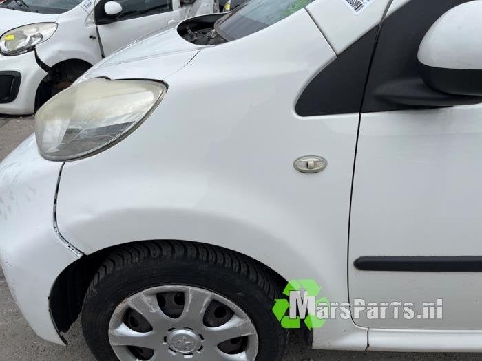 Scherm links-voor van een Peugeot 107, Auto-onderdelen, Carrosserie en Plaatwerk, Peugeot, Gebruikt, 3 maanden garantie, Ophalen of Verzenden