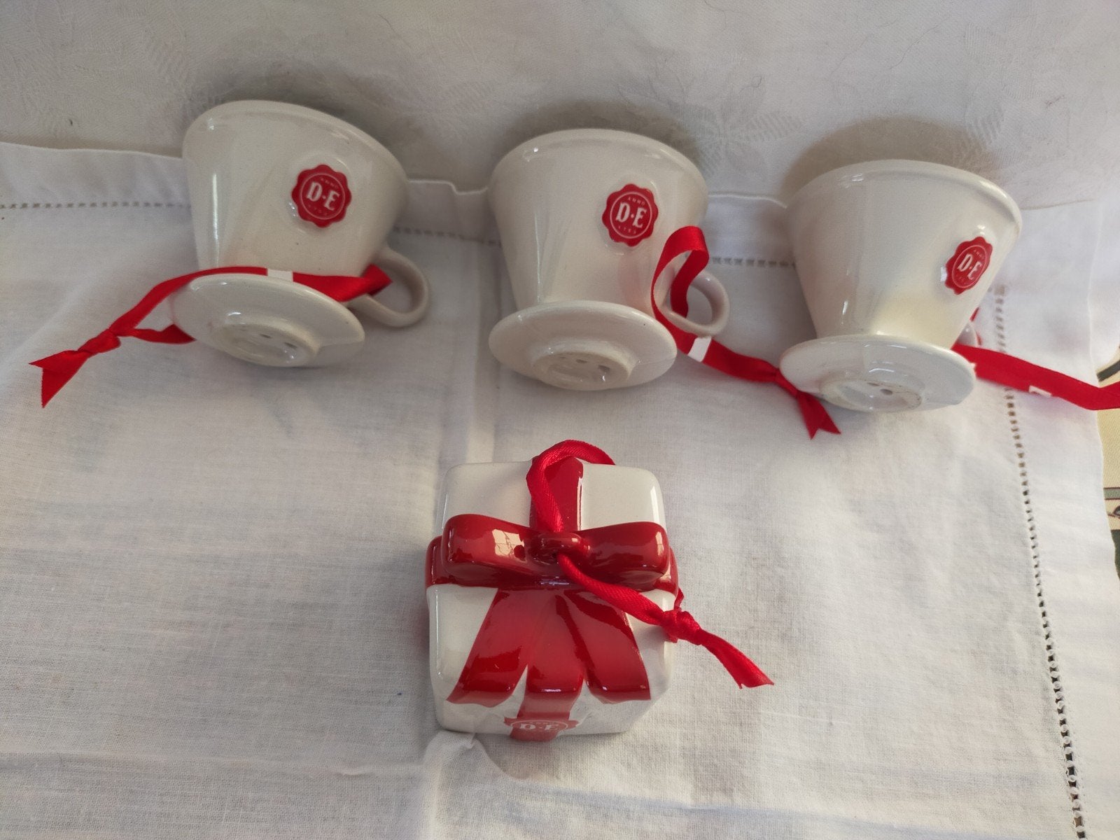 Douwe Egberts Kerstornamenten  Cadeau Doosje €2.50.- per stu, Ophalen of Verzenden, Zo goed als nieuw