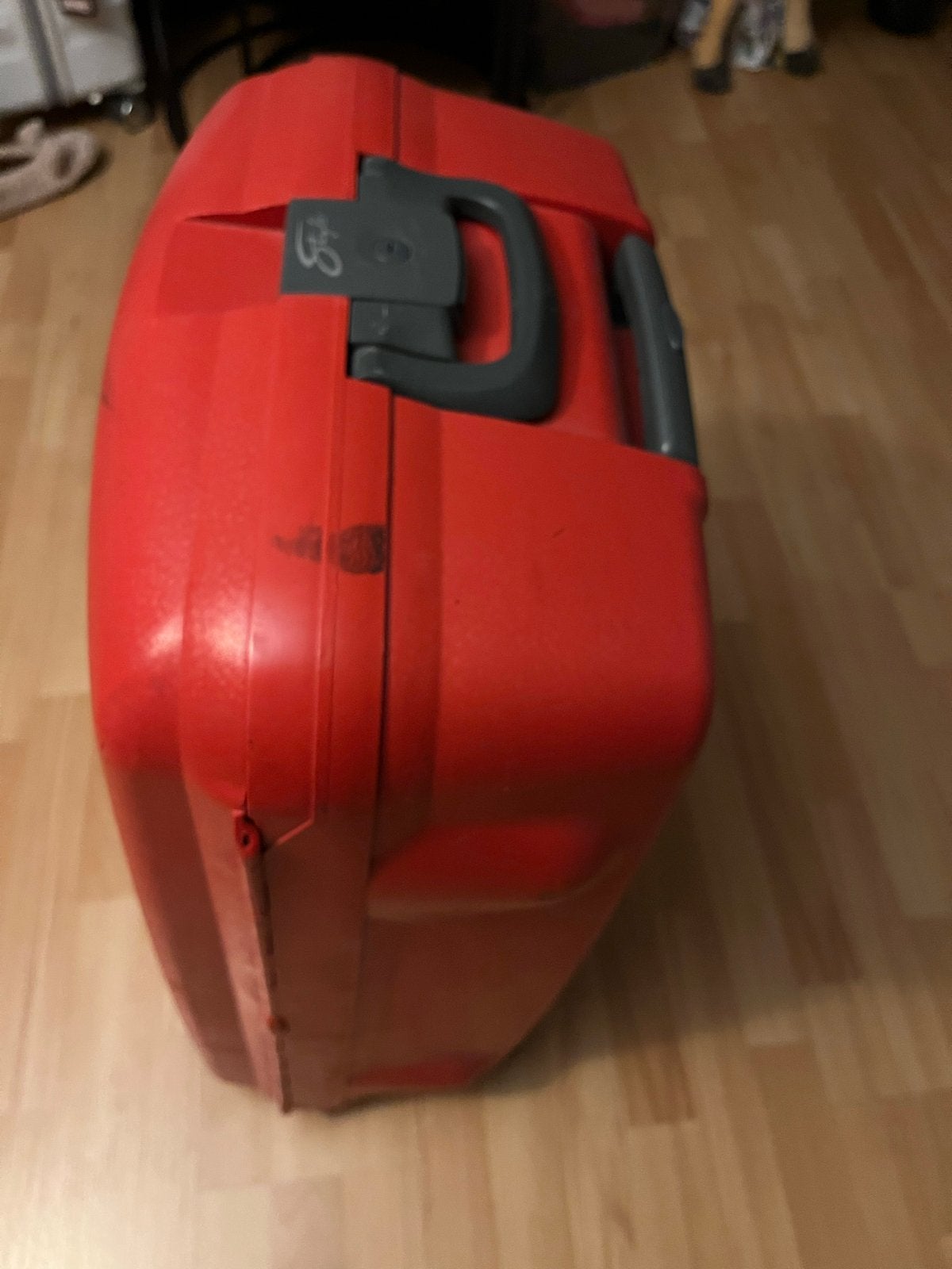 Rode koffer met wieltjes en uitschuifbare handgreep, Ophalen, 30 cm of meer, Gebruikt, 60 tot 80 cm