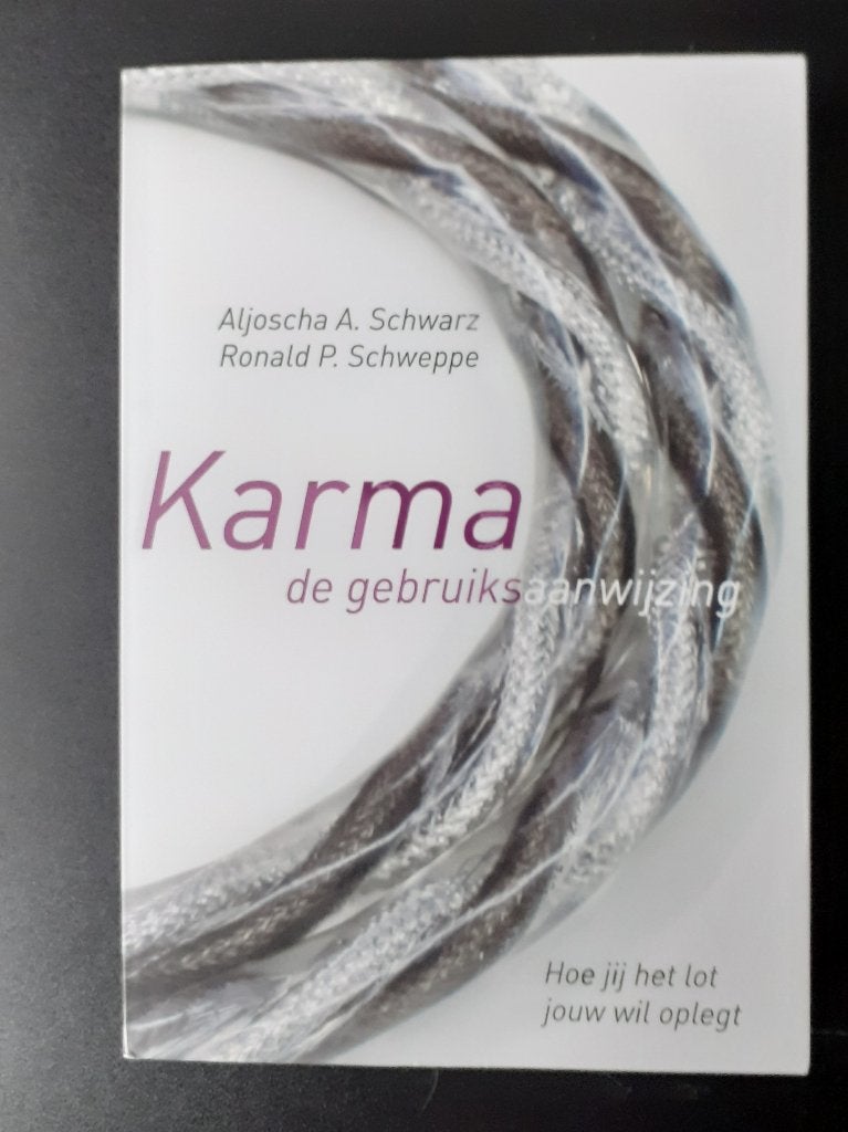 Karma de gebruiksaanwijzing boek, Ophalen of Verzenden, Zo goed als nieuw, Spiritualiteit algemeen, Achtergrond en Informatie