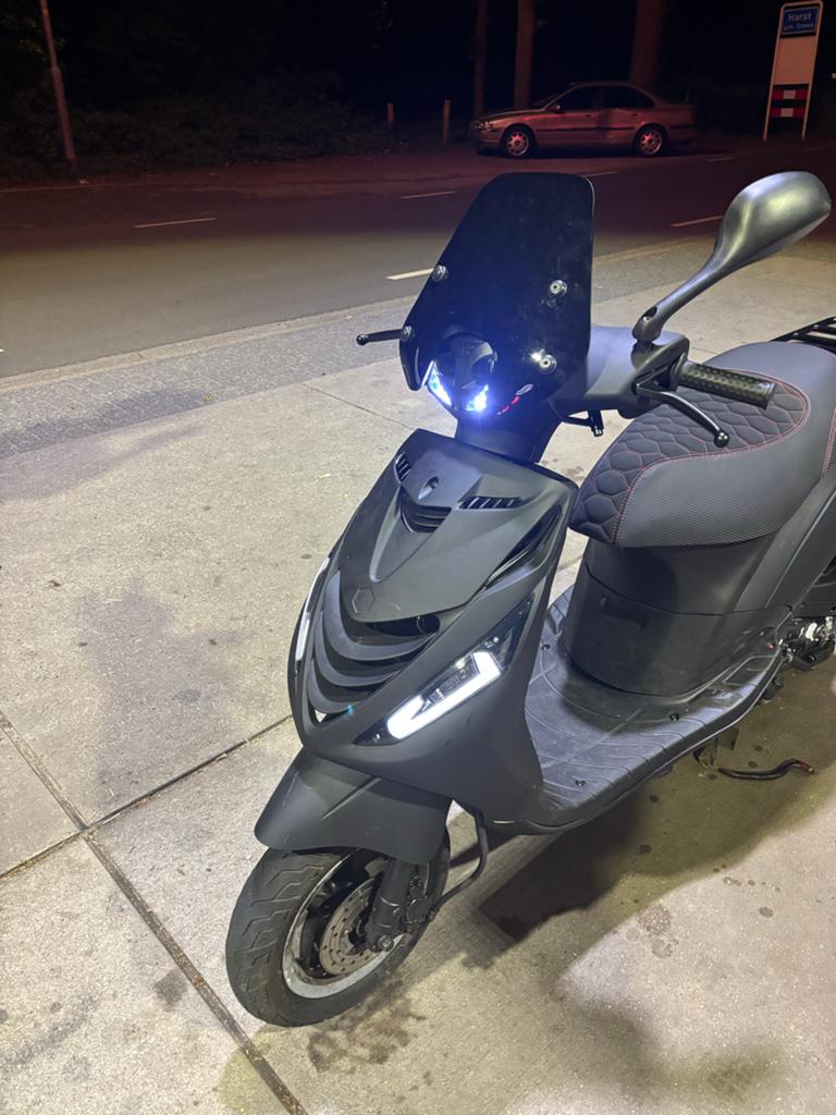 Piaggio Zip 4T - Volledig vernieuwd en direct rijden!, Fietsen en Brommers, Brommers | Overige merken, Gebruikt, Maximaal 45 km/u
