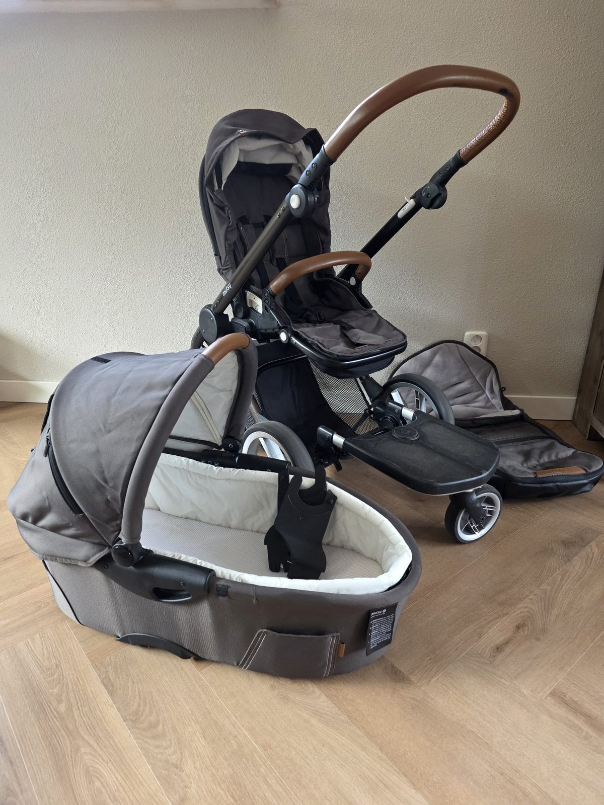Mutsy Explorer Kinderwagen, Ophalen, Gebruikt, Regenhoes