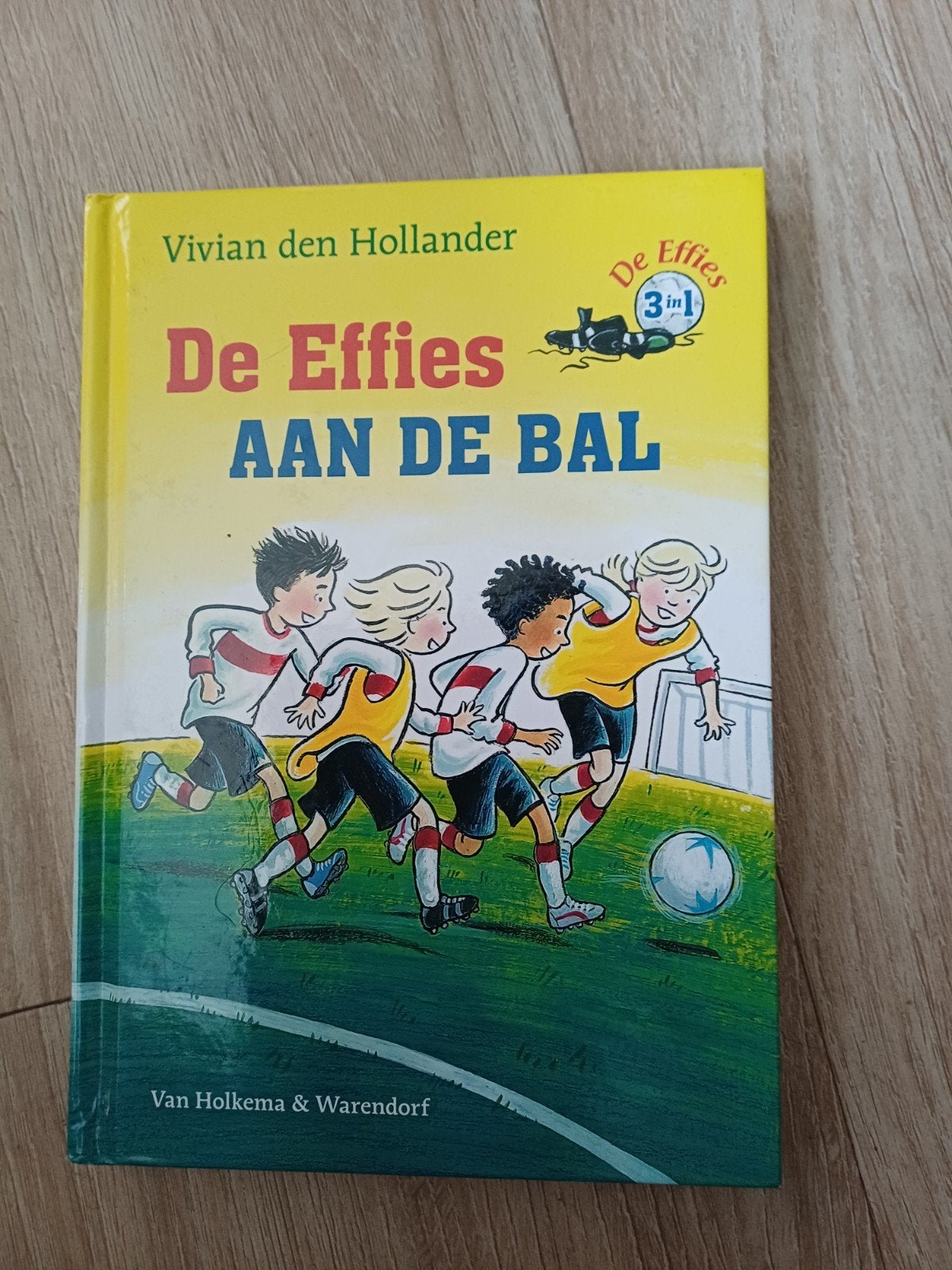 De Effies aan de Bal - Vivian den Hollander, Ophalen of Verzenden, Zo goed als nieuw, Vivian den Hollander, Fictie algemeen