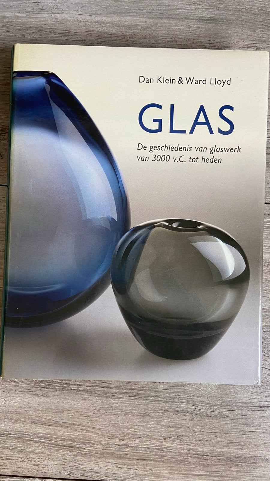 GLAS: Geschiedenis van glaswerk van 3000 v.C. tot heden, Ophalen of Verzenden, Zo goed als nieuw, Overige onderwerpen