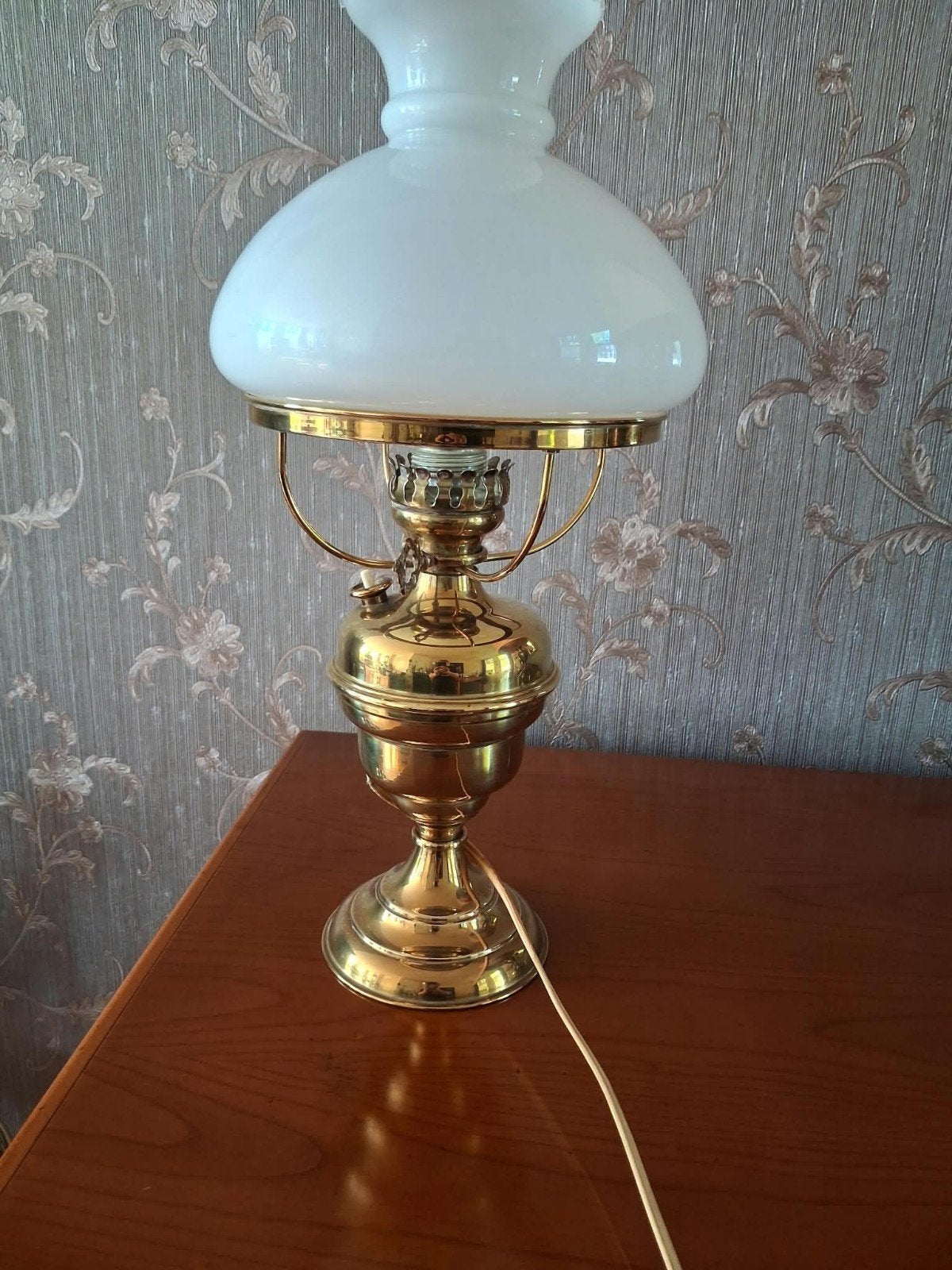 Antieke Messing Olielamp met Melkglas Kap, Antiek en Kunst, Ophalen