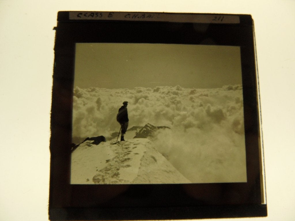 glasdia  op de top net niet in de wolken   foto c.h.ball, Antiek en Kunst, Ophalen of Verzenden