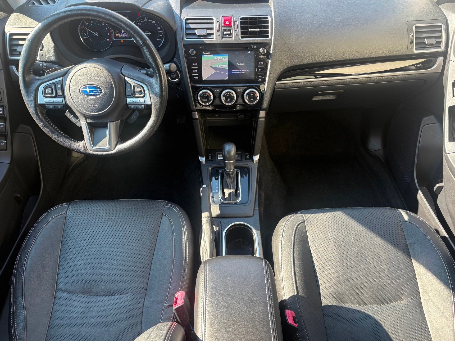 Subaru FORESTER 2.0 Premium, Automaat, Dealer onderhouden, 4 cilinders, Zwart