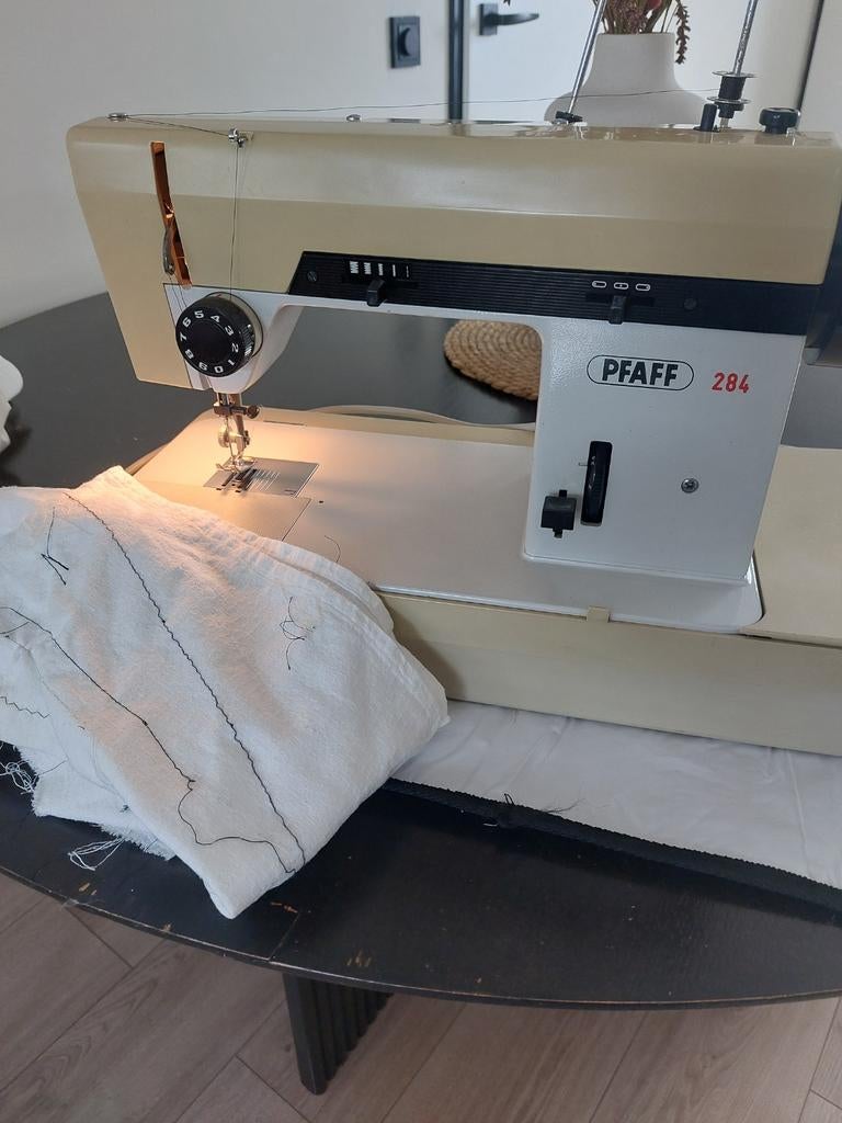 Pfaff 284 Naaimachine - Vintage en Functioneel, Hobby en Vrije tijd, Naaimachines en Toebehoren, Ophalen
