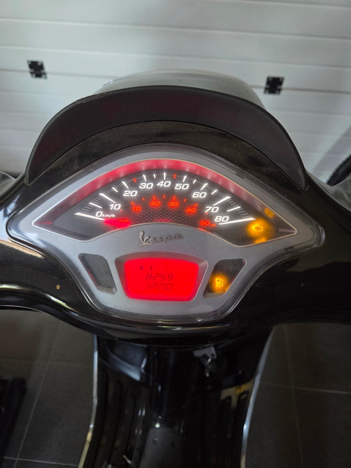 Vespa Piaggio Scooter 2022 - Zo goed als nieuw, Fietsen en Brommers, Scooters | Vespa, Ophalen, Zo goed als nieuw, Benzine