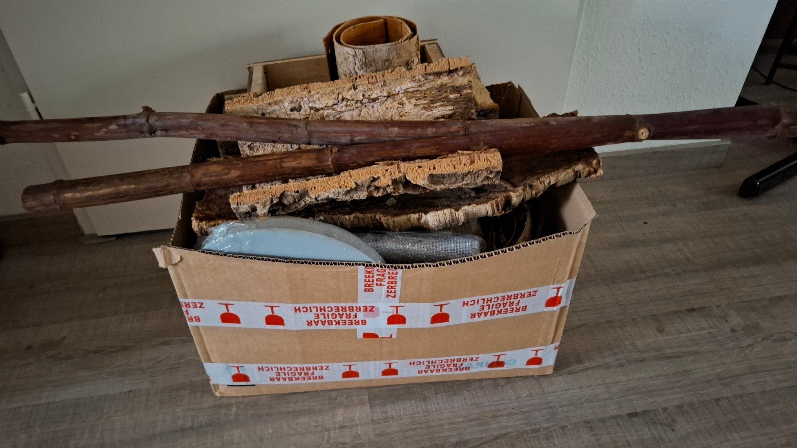 Doos met knutsel/hobby spullen, Ophalen