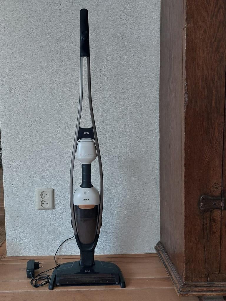 AEG QX6-1-42GG Draadloze steelstofzuiger, Ophalen, Gebruikt, Stofzuiger, Minder dan 1200 watt