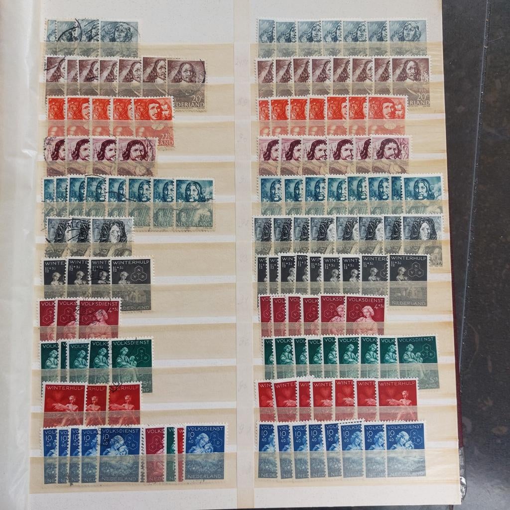 Oude postzegels Nederland in aantallen (17), Postzegels en Munten, Postzegels | Volle albums en Verzamelingen, Ophalen of Verzenden