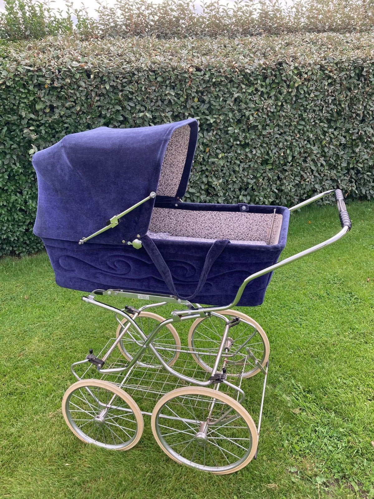 Retro kinderwagen jaren '80, Luchtbanden, Zo goed als nieuw, Ophalen, Kinderwagen