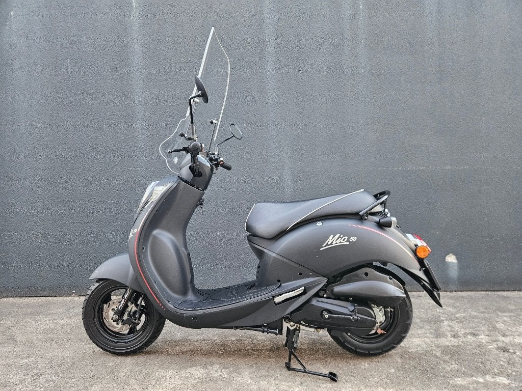 Sym Mio 50 Black edition 4 Takt snorscooter (25KM) 7402KM!, 49 cc, Zo goed als nieuw, Benzine, Maximaal 25 km/u