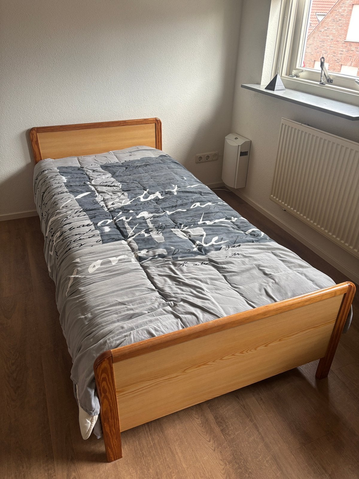 Gratis afhalen een bed maten zijn 200x90, Ophalen, Gebruikt, Eenpersoons, Hout