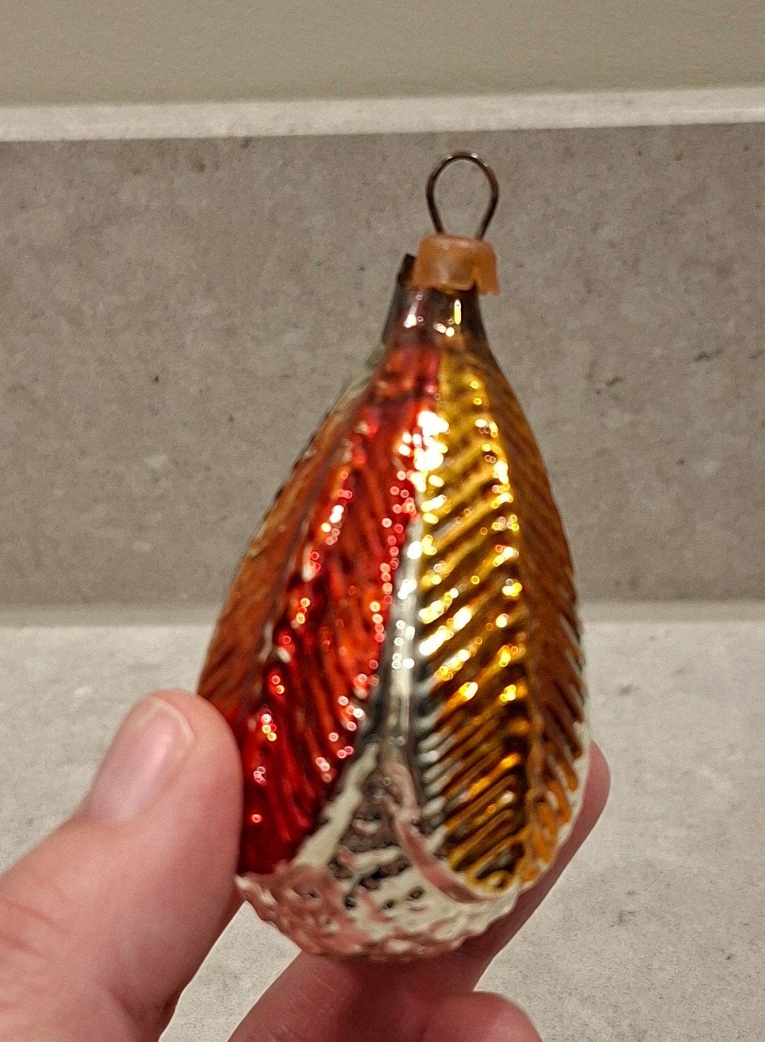 Prachtige Vintage Glazen Kerstbal • Goud/Rood Gevederd Model, Ophalen of Verzenden, Gebruikt