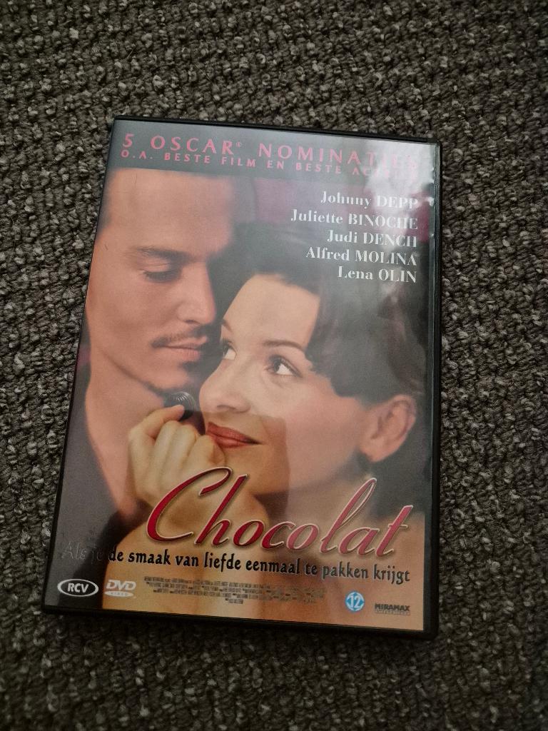 Te koop: DVD Chocolat met Johnny Depp, Vanaf 12 jaar, Ophalen of Verzenden, Zo goed als nieuw, Drama