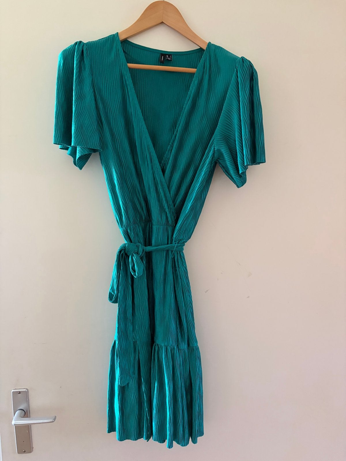 Vero Moda wikkeljurk turkoois/smaragd groen maat S, Kleding | Dames, Jurken, Ophalen of Verzenden, Zo goed als nieuw, Maat 36 (S)