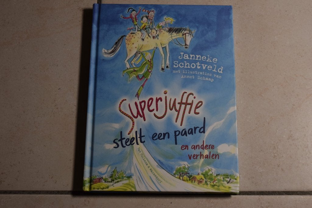 Superjuffie steelt een paard ea verhalen / Janneke Schotveld, Ophalen of Verzenden, Zo goed als nieuw, Fictie algemeen