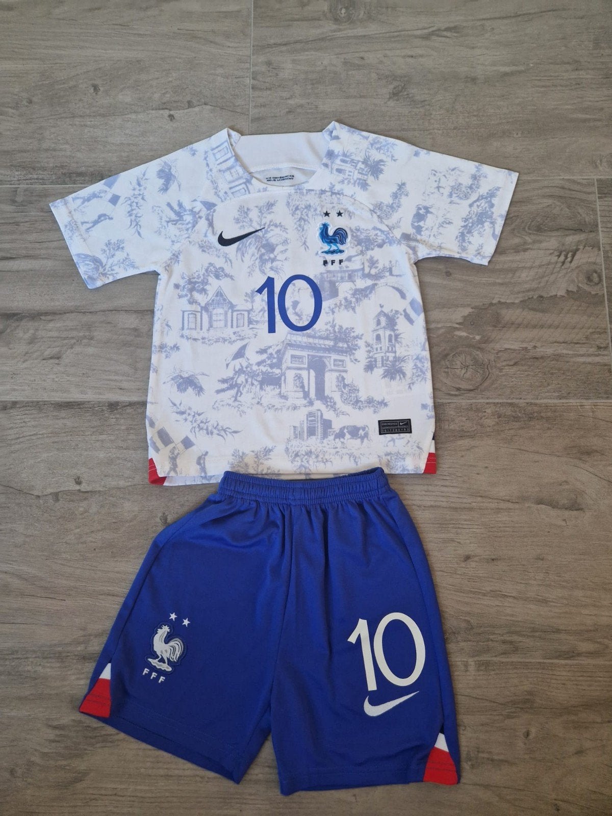 Frankrijk thuistenue Mbappe maat 116, Kinderen en Baby's, Kinderkleding | Maat 116, Sport- of Zwemkleding, Ophalen of Verzenden