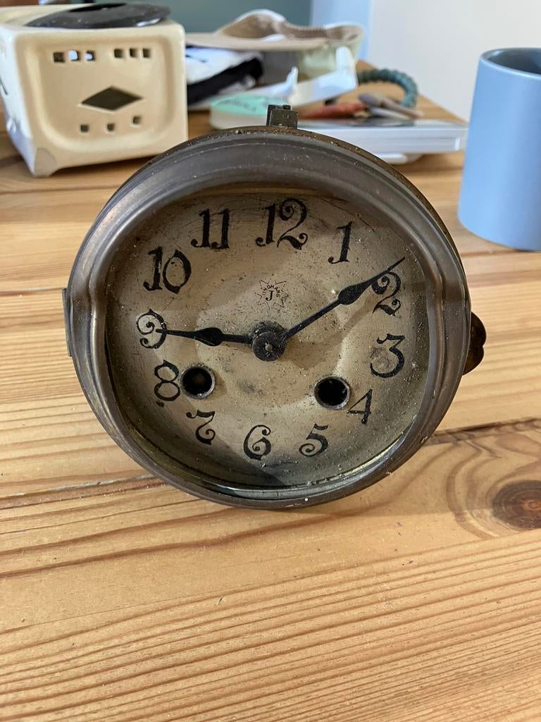 Klok Junghans R07 uurwerk, Antiek en Kunst, Ophalen of Verzenden