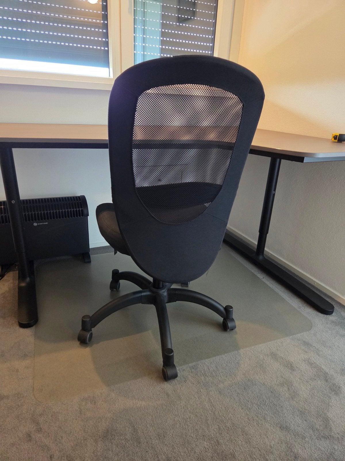 Ikea Bureau, met  stoel en vloerplaat. Compleet., Ophalen, 160 cm, In hoogte verstelbaar, Spaanplaat of MDF
