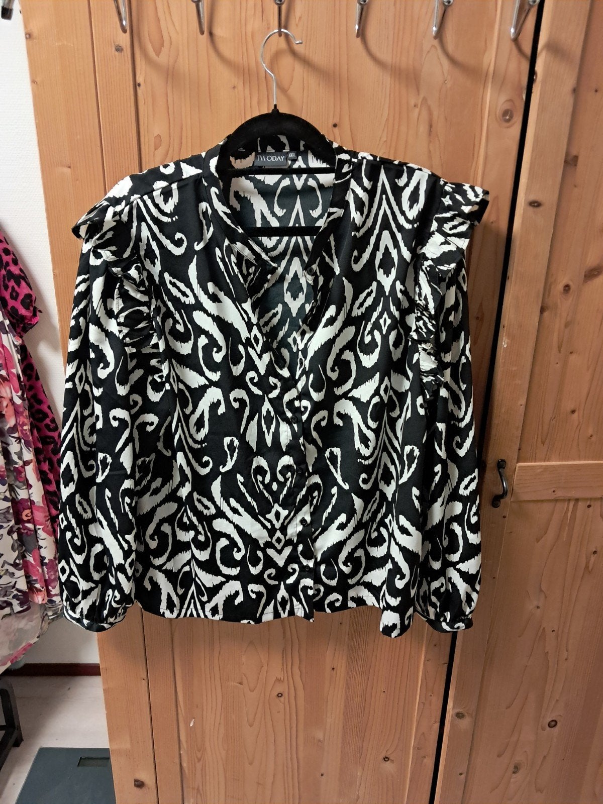 Prachtige blouse met opvallende print - Maat XXXL, Kleding | Dames, TwoDay, Zwart, Maat 46/48 (XL) of groter, Ophalen of Verzenden
