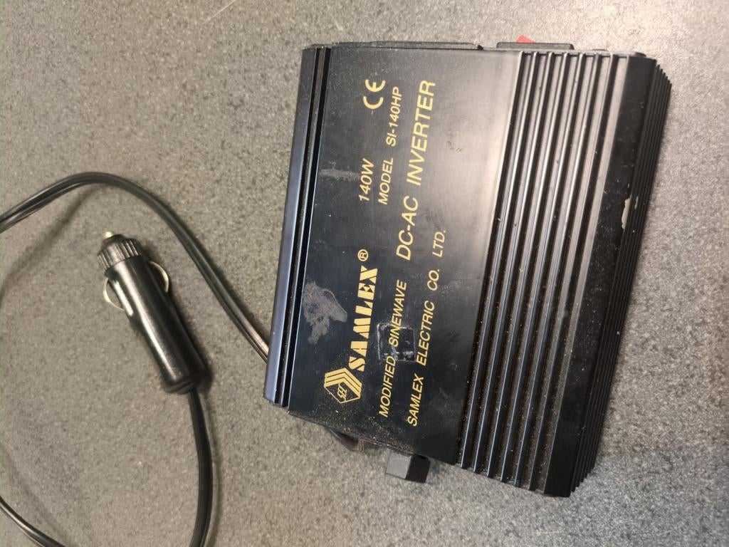 Samlex 140W DC-AC Omvormer - Auto Inverter 12V naar 230V, Ophalen of Verzenden, Gebruikt