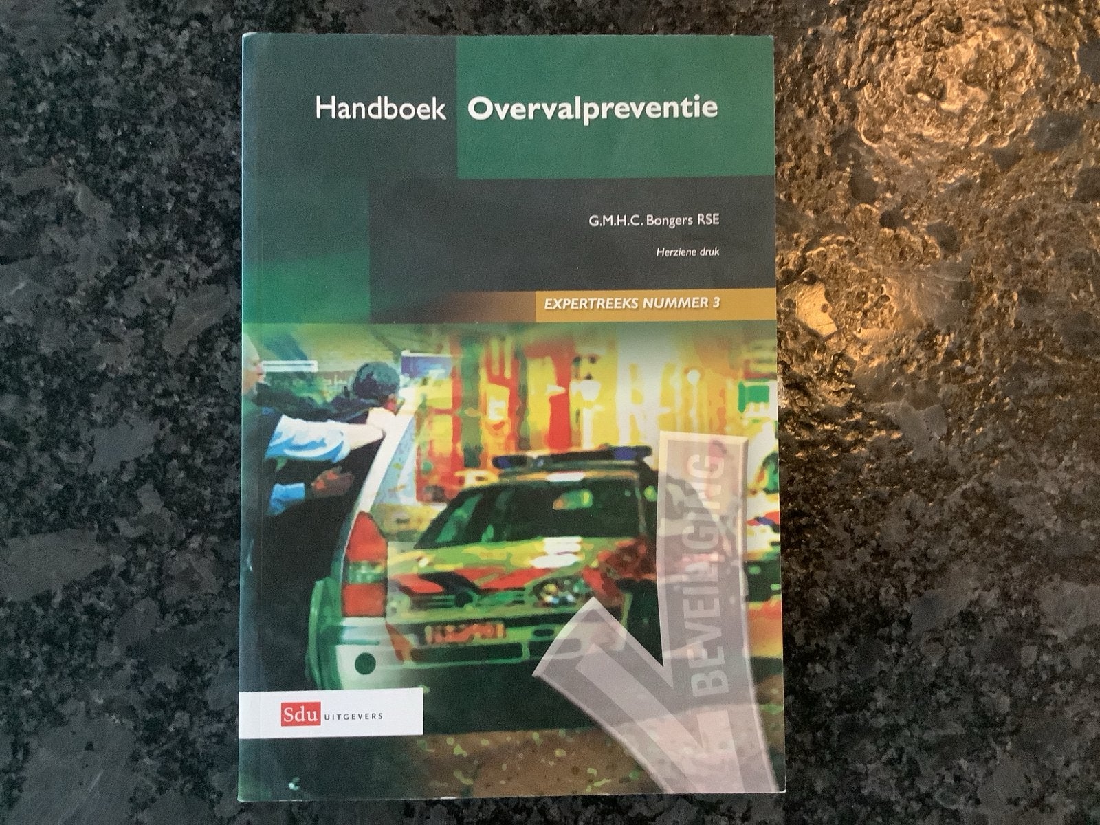 G.M.H.C. Bongers - Handboek overvalpreventie, Ophalen of Verzenden, Zo goed als nieuw, G.M.H.C. Bongers